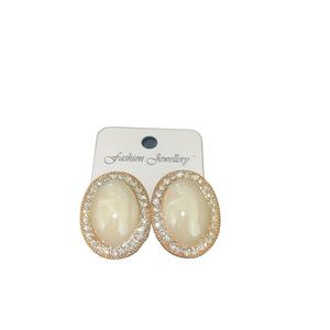 marvella faux pearl clip on earring ,gold tone base metal